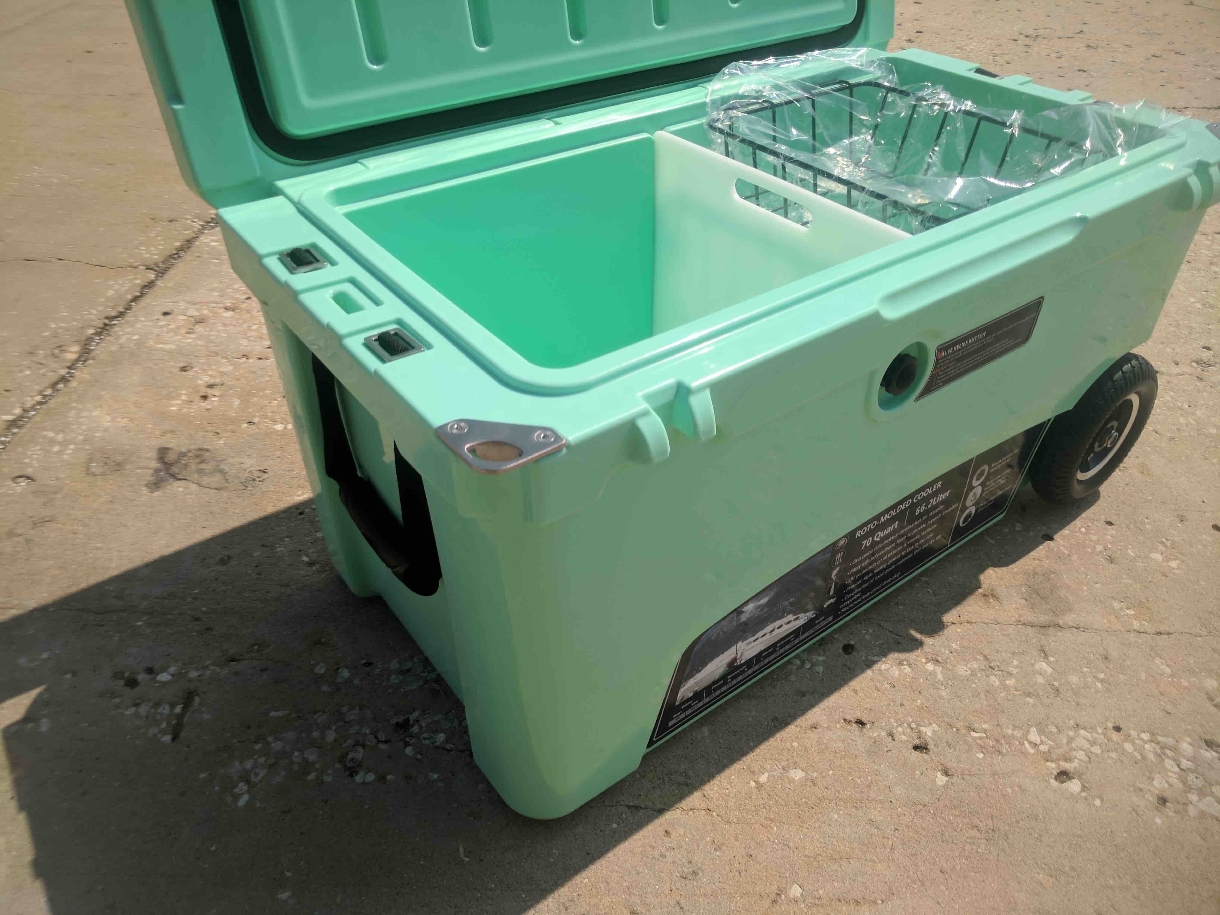 hard cooler with wheels